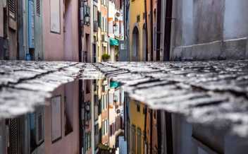 By viewing strategy as a dynamic practice, it becomes possible to perceive and delve into dynamics that allow for better decision-making.