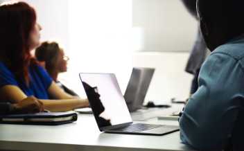 Leadership demystified: What leadership is really about:  Evidence-based concepts for managers and professionals