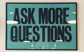  Wieso wir mehr kritisches Denken brauchen und wie man die hierfür notwendigen Fähigkeiten in Organisationen fördern kann